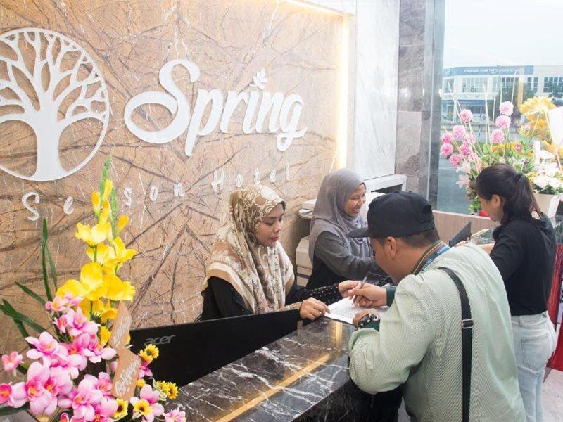 Spring Season Hotel Muar Exterior photo