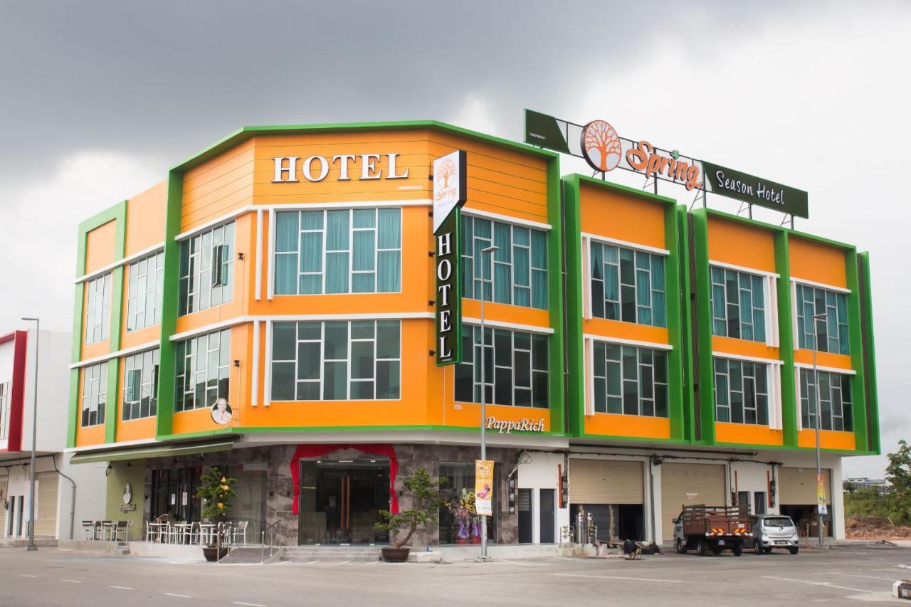 Spring Season Hotel Muar Exterior photo